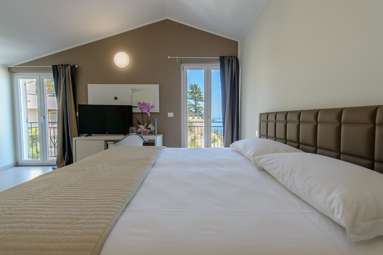 Bedroom 4, B&B Vistamare Suite, Salerno