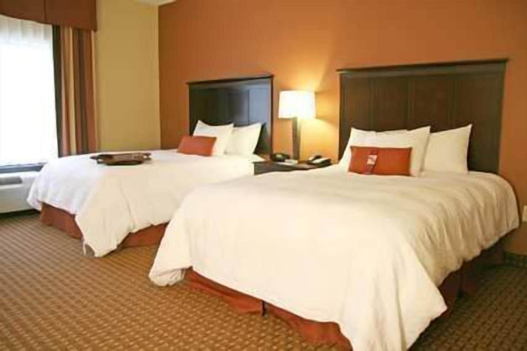 Bedroom 3, Hampton Inn & Suites Sevierville @ Stadium Drive, Sevier