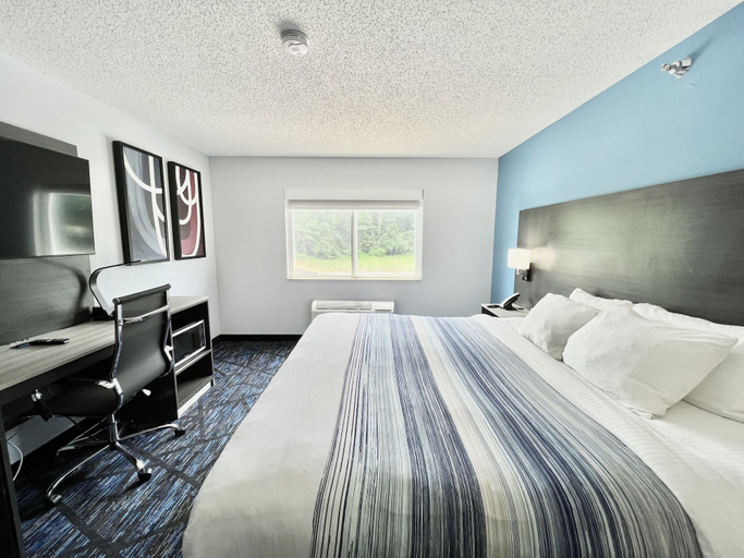 Bedroom 3, AmericInn by Wyndham Quincy, Adams