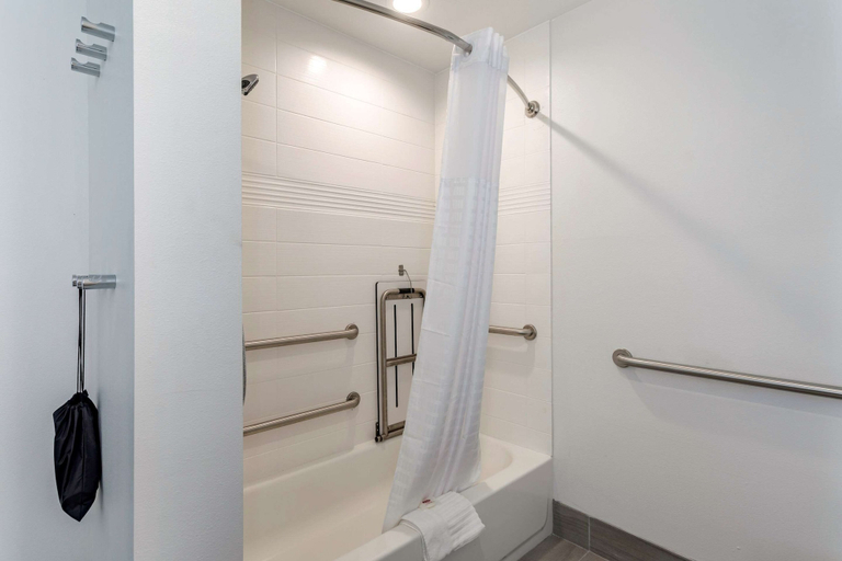 Bathroom 4, Comfort Inn & Suites Olive Branch Old Towne, Desoto
