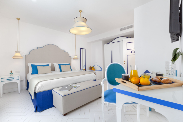 Bedroom 3, Alimuri Bay Resort, Napoli