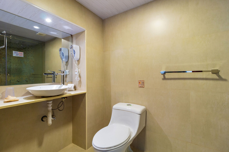 Bathroom 4, Friends Hotel & Rooftop - Historic Center & Museums, Quito