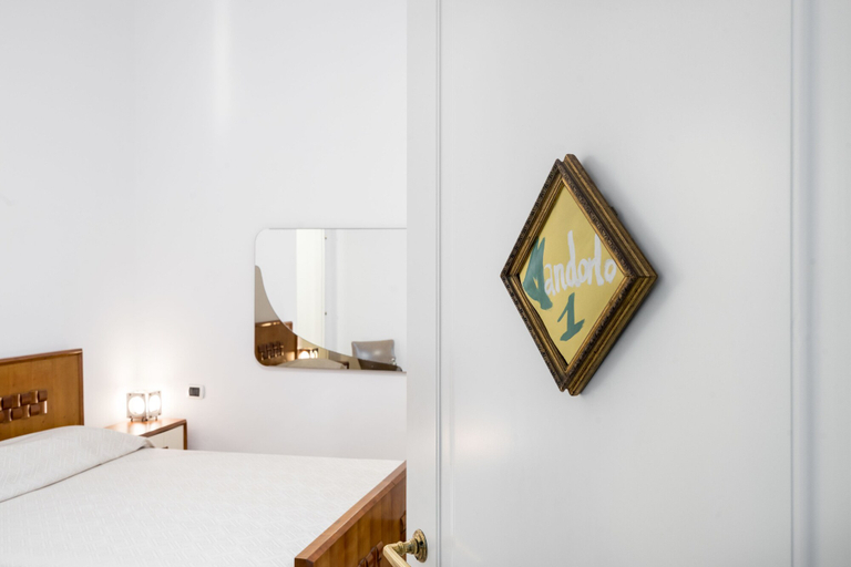 Bedroom 3, Esagono Monello, Syracuse