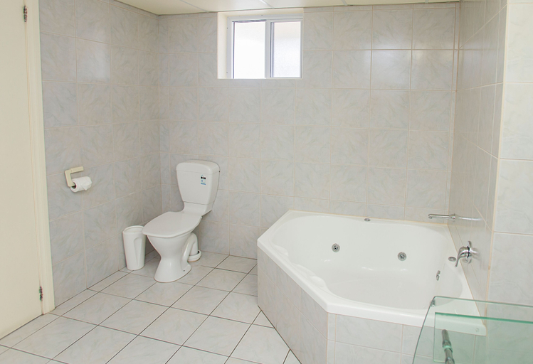 Bathroom 4, The Edgewater Resort & Spa, Rorotonga