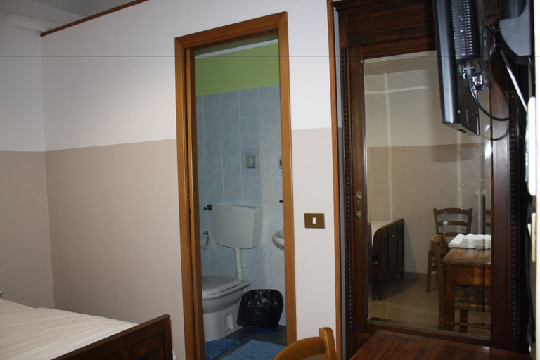 Bedroom 4, Hotel Avalon, Torino