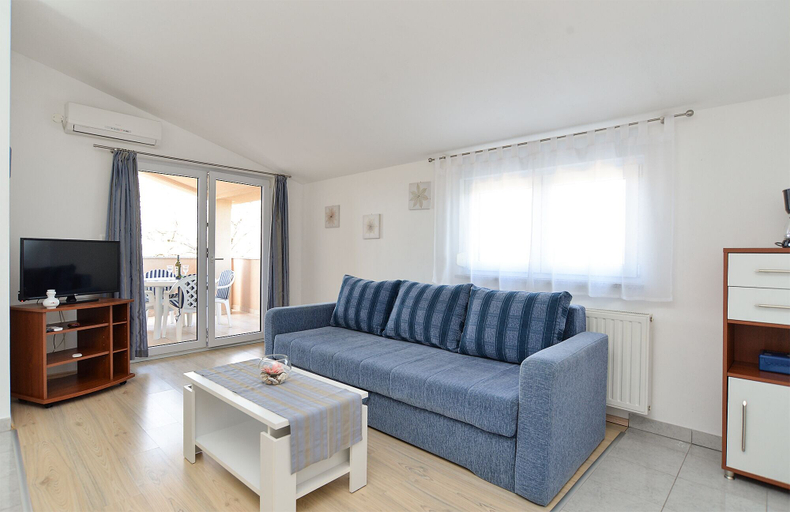 Others 4, Apartment 719, Pula