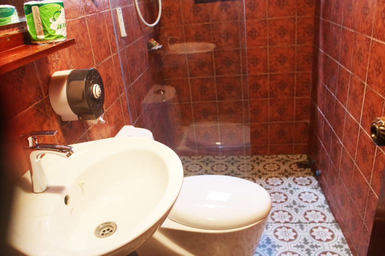 Bathroom 4, Apple Guesthouse, Chomphet