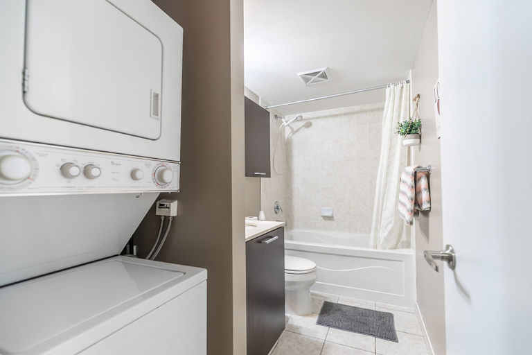 Bathroom 3, Stylish Suite in Downtown Toronto, Toronto