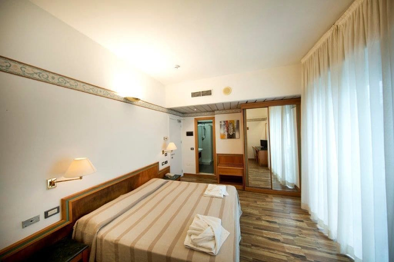 Bedroom 4, Hotel Marina Bay, Rimini