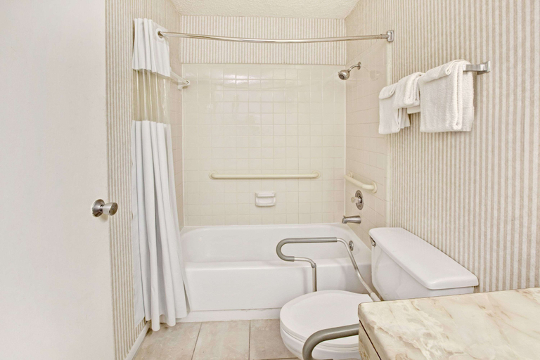 Bathroom 5, Knights Inn South Houston, Houston