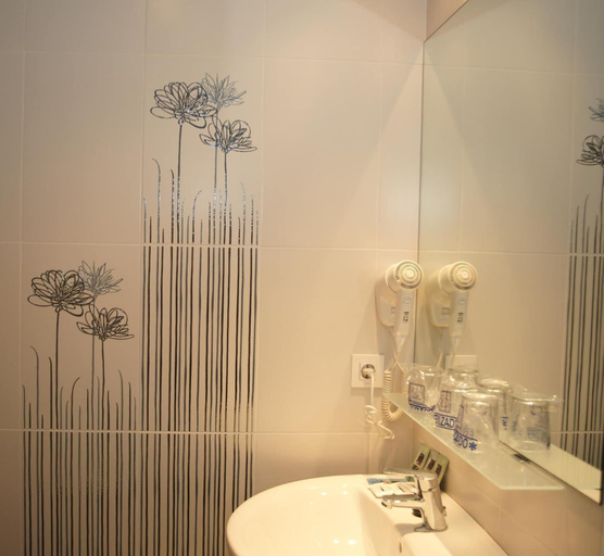 Bathroom 5, Golden, Alicante
