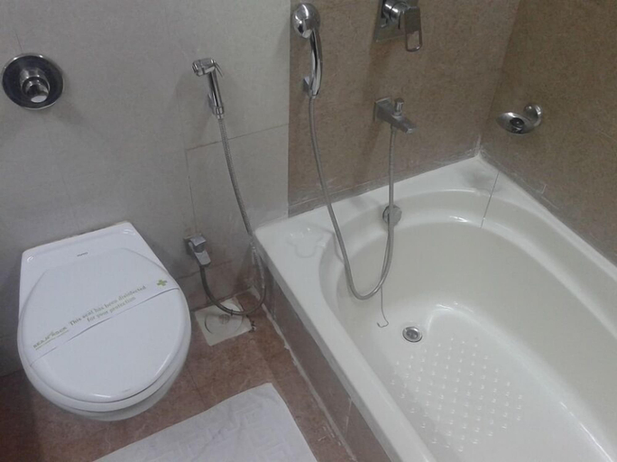 Bathroom 4, Hotel Sea N Rock, Thane