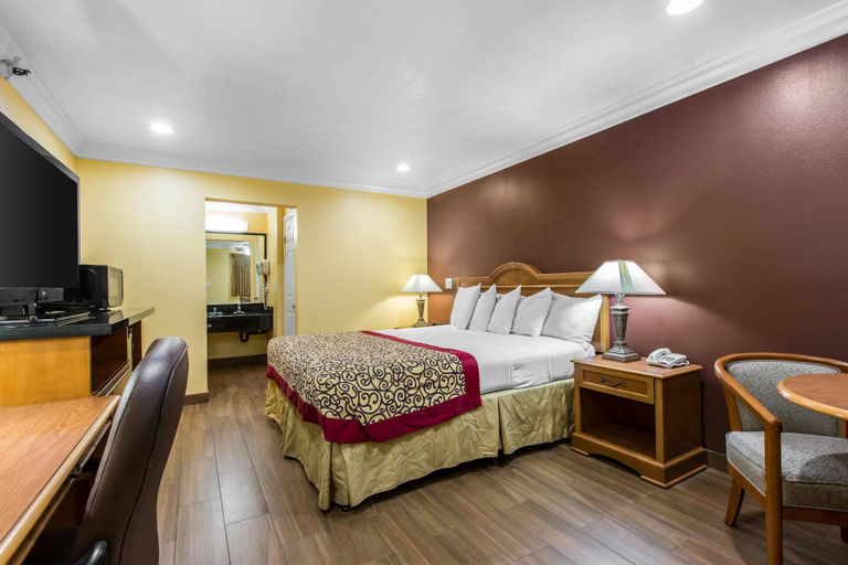 Bedroom 3, Rodeway Inn Cypress - Buena Park, Orange