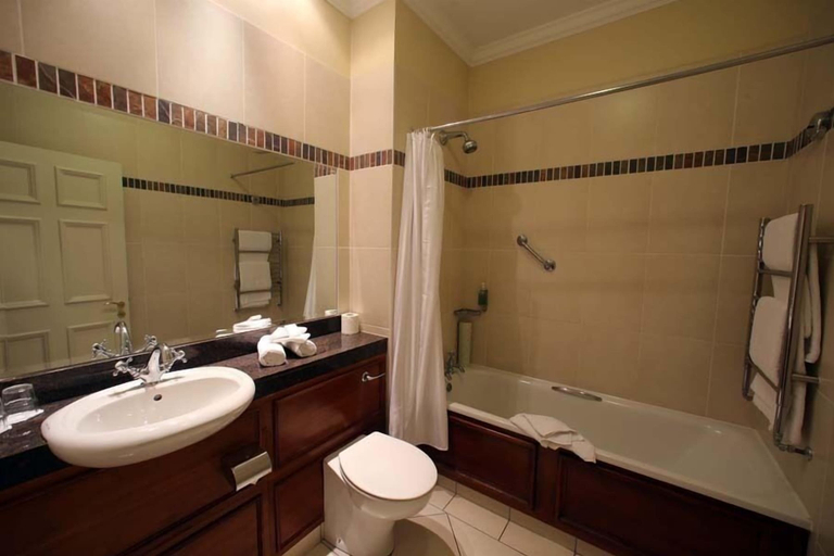 Bathroom 4, Clanard Court