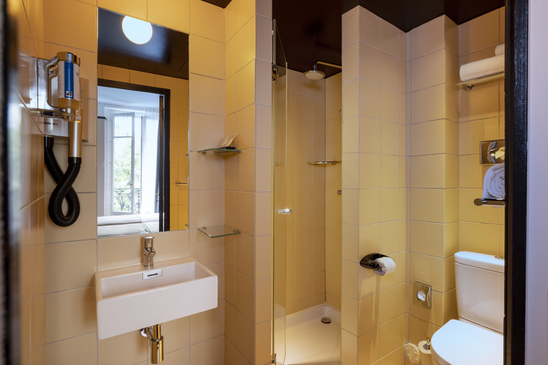 Bathroom 5, Hôtel Palais De Chaillot, Paris