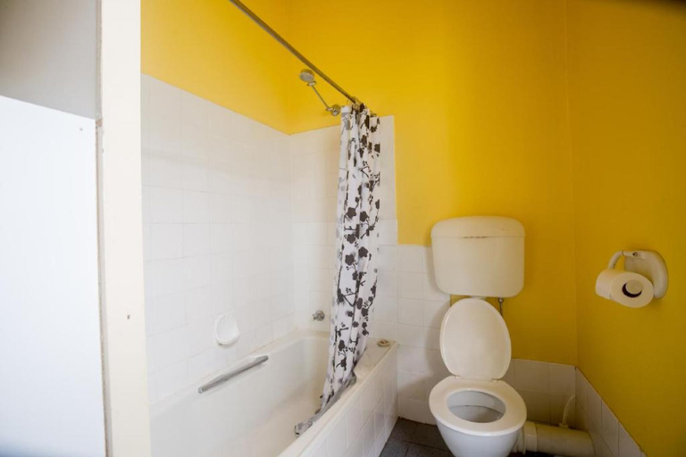 Bathroom 4, The Pickled Frog - Hostel, Hobart