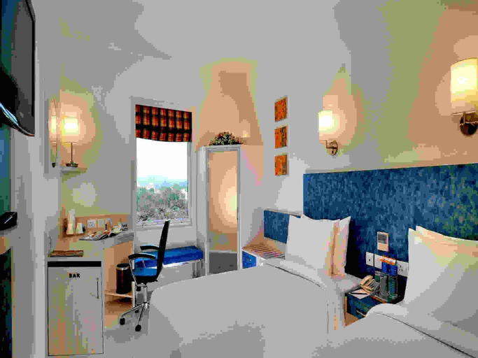 Bedroom 3, Hometel Chandigarh, Chandigarh