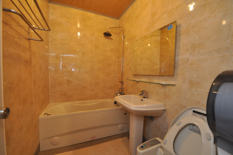 Bathroom 3, King Taiwan, Nantou