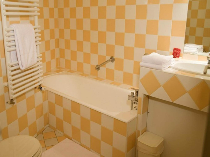 Bathroom 3, Hotel La Bougnate, Haute-Loire