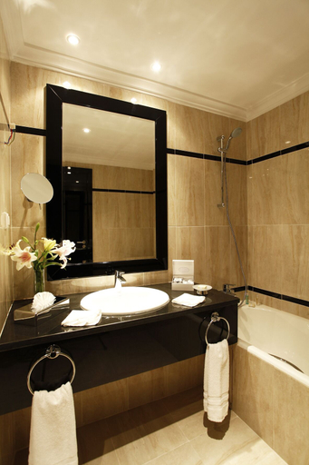 Bathroom 4, Concorde Paris, Cité El Khadra