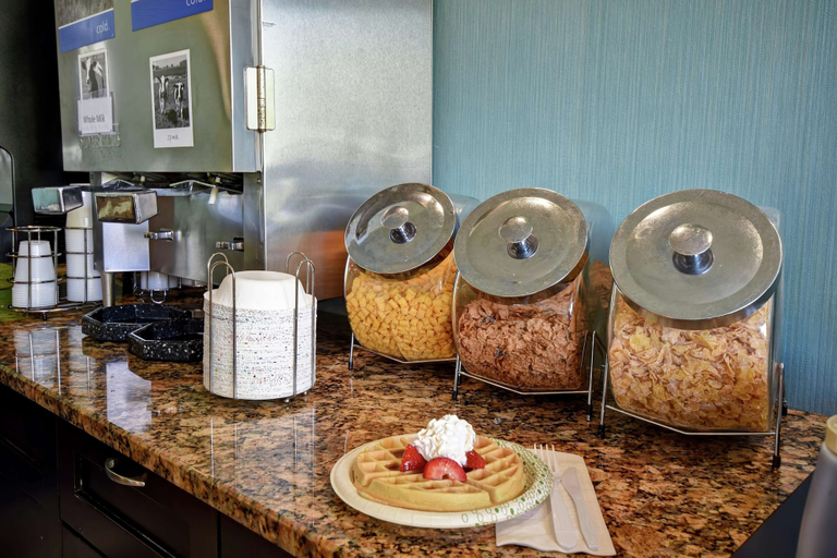 Food & Drinks 4, Comfort Inn & Suites Mt. Holly - Westampton, Burlington