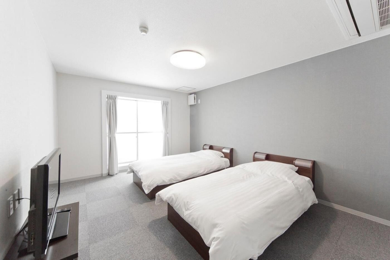 Bedroom 3, Shin-Okubo International Hotel, Shinjuku