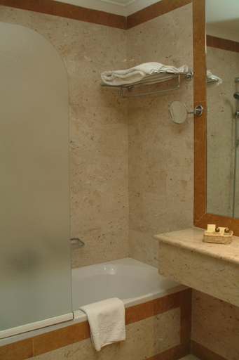 Bathroom 4, Hotel La Ville, Catania