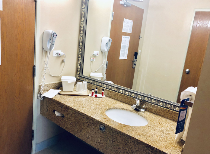 Bathroom 4, Baymont by Wyndham Gurnee, Lake