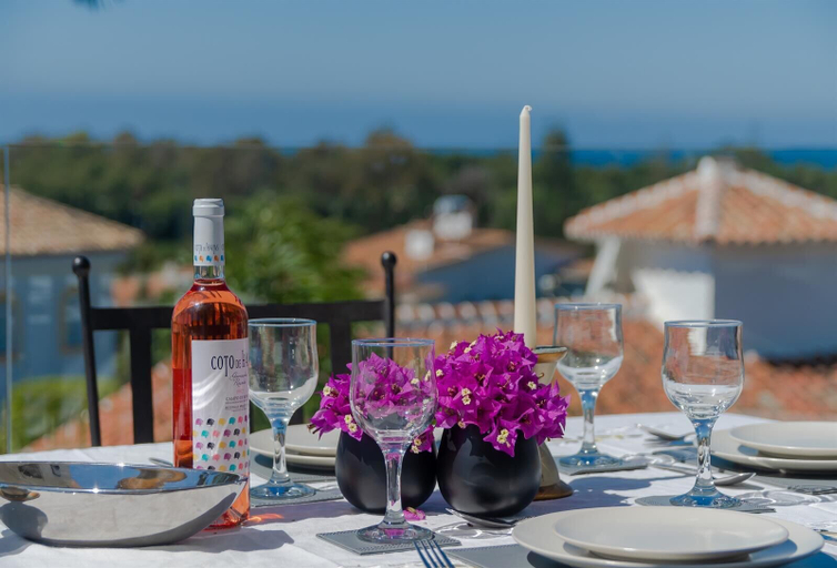 Food & Drinks, Villa Near Beach In Marbella, Málaga