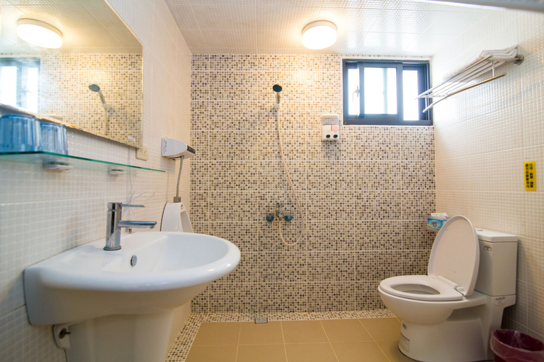 Bathroom 5, Ai Lian Shan Shui Homestay, Penghu