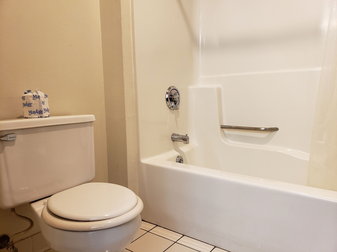 Bathroom 4, Dells Park Motel, Columbia