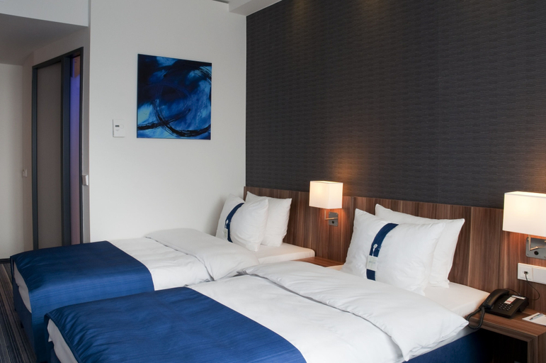 Bedroom 3, Holiday Inn Express AUGSBURG by IHG, Augsburg