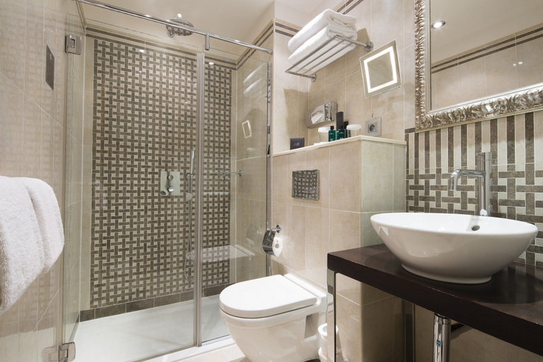 Bathroom 4, Ares Eiffel, Paris