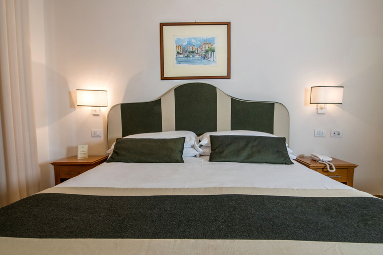 Bedroom 4, Hotel Tourist, Napoli