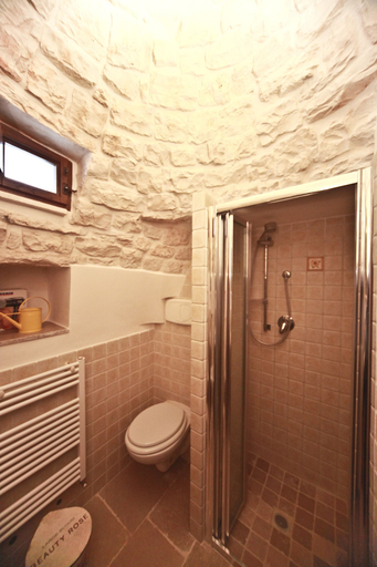 Bathroom 3, Trulli Paparale, Bari