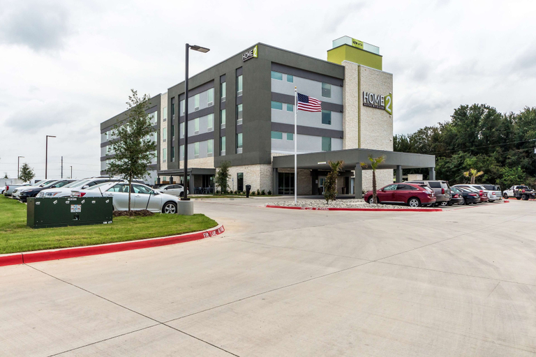 Exterior & Views