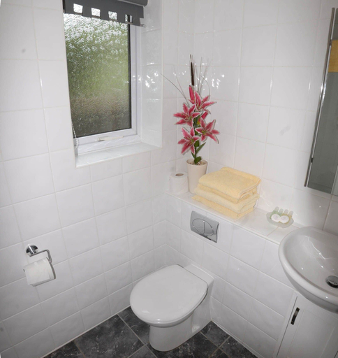 Bathroom 3, Greyfield Farm Cottages, Bath and North East Somerset