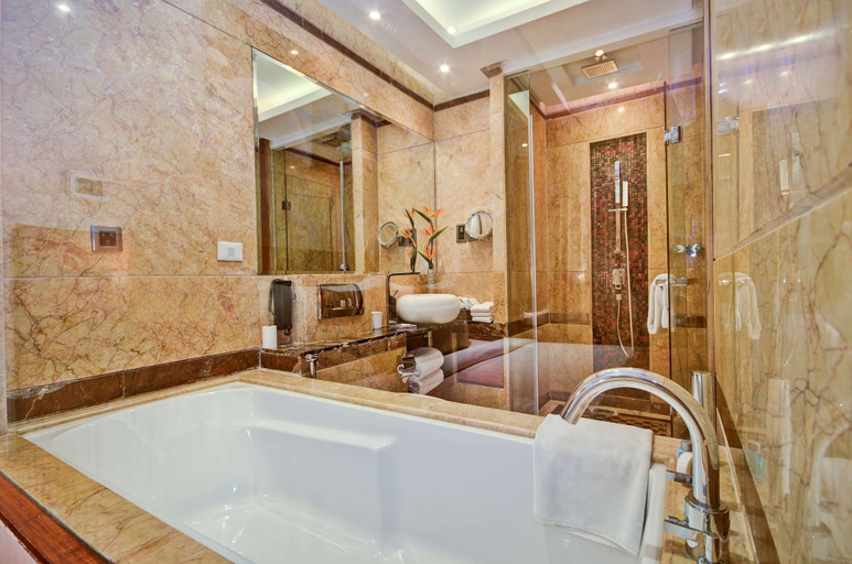 Bathroom 5, Radisson Blu Kaushambi Delhi NCR, Gautam Buddha Nagar