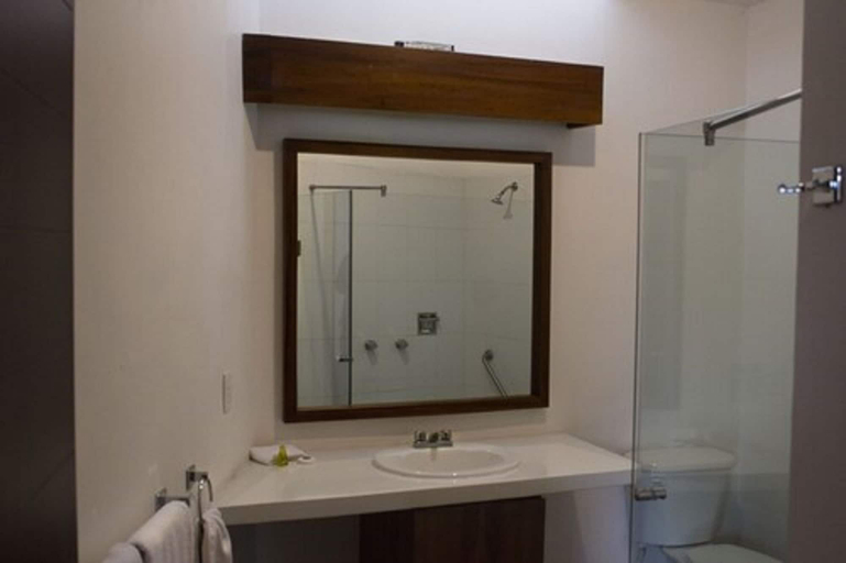 Bathroom 4, Posada Santa Rita, Mascota