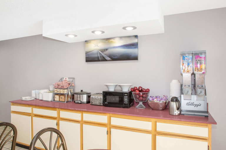 Food & Drinks 5, Super 8 by Wyndham Springdale AR, Washington