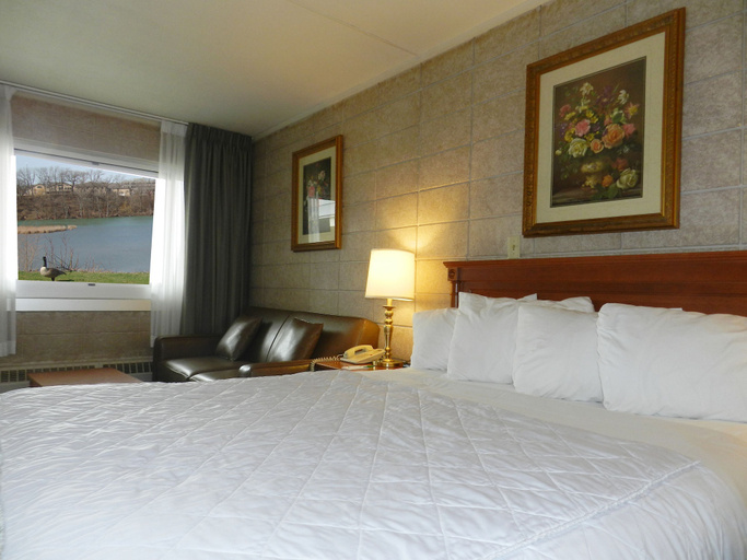 Bedroom 4, Capri Inn, Niagara