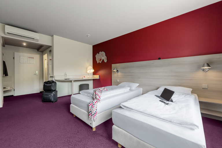 Bedroom 5, Serways Hotel Heiligenroth, Westerwaldkreis