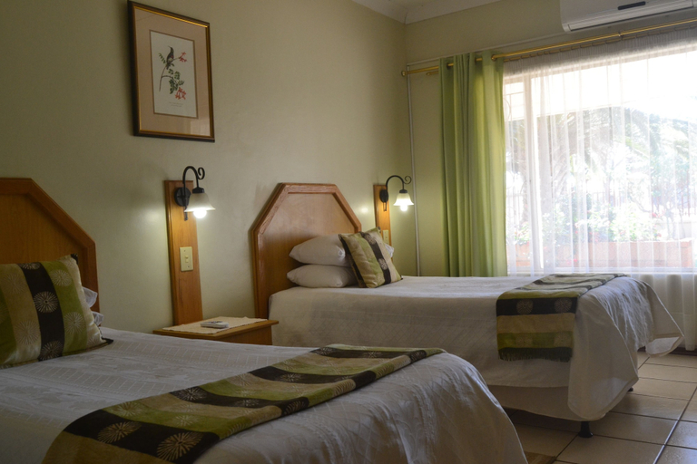 Bedroom 2, Hadida Guest House, Frances Baard