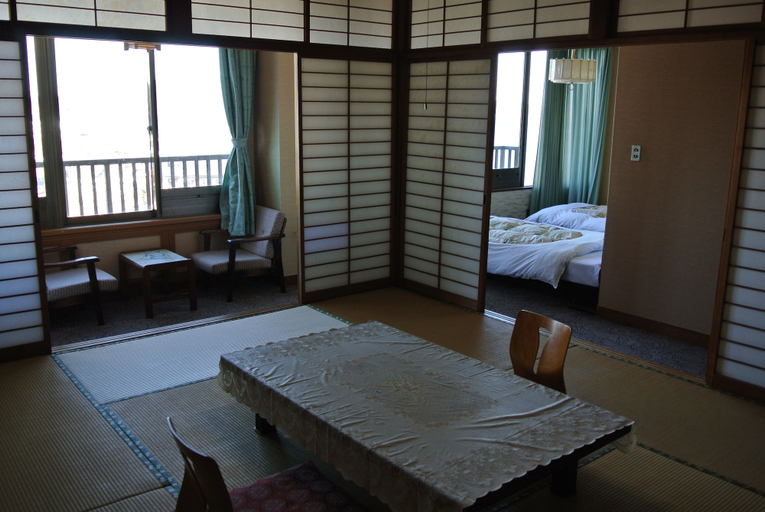 Bedroom 3, Kinpokan, Toba
