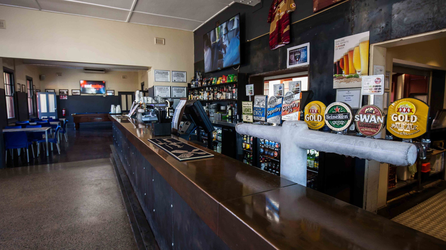 Food & Drinks 4, Beadon Bay Hotel, Ashburton
