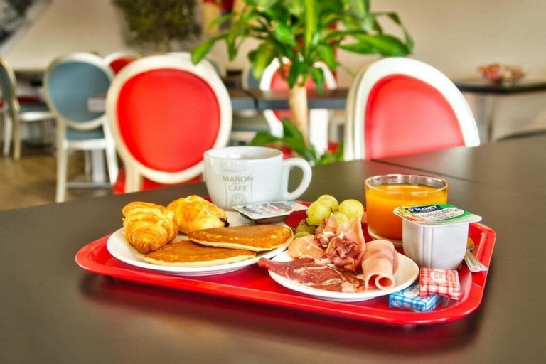 Food & Drinks 9