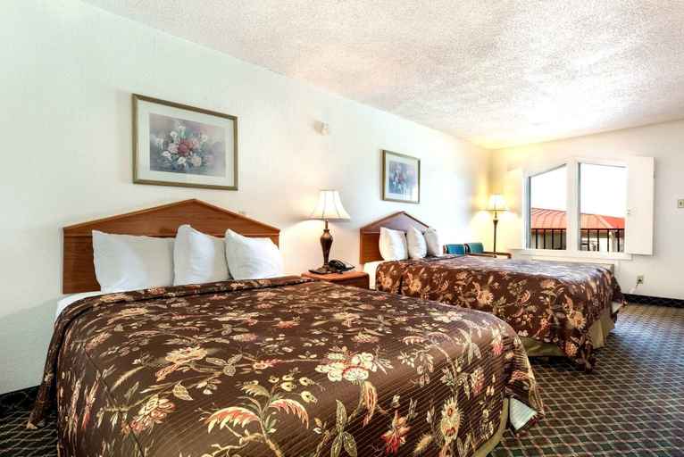Bedroom 3, Americas Best Value Inn Paris, Lamar