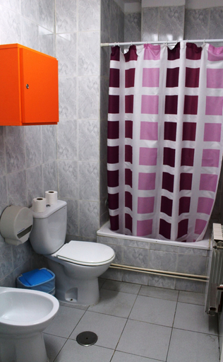 Bathroom 2, Hostal Al-Andalus, Granada