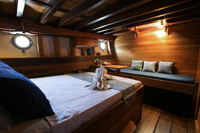 Bedroom 2, Tanaka Liveaboard, West Manggarai