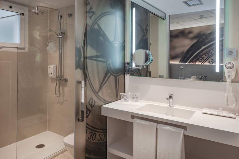 Bathroom 5, Hotel GHT Marítim, Barcelona